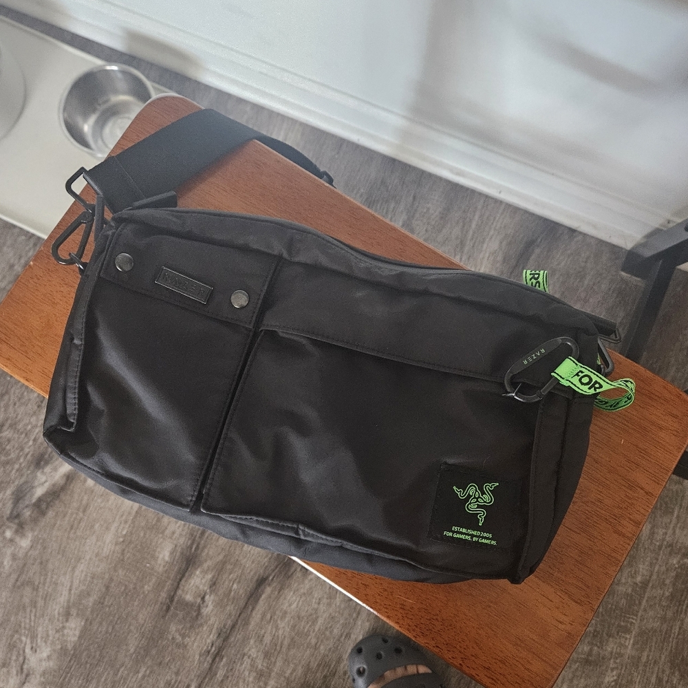 *NO COIN PURSE - Razer Esports Gaming Xanthus Black Crossbody Bag - Picture 5 of 5